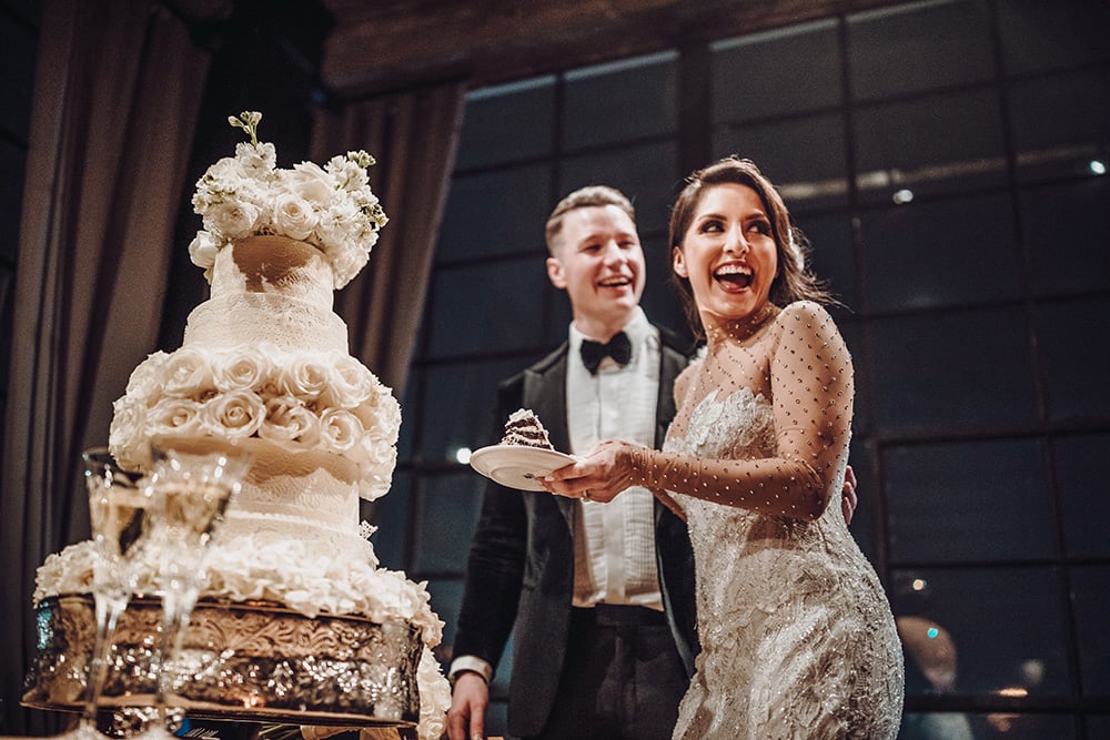 houston wedding - cake cutting