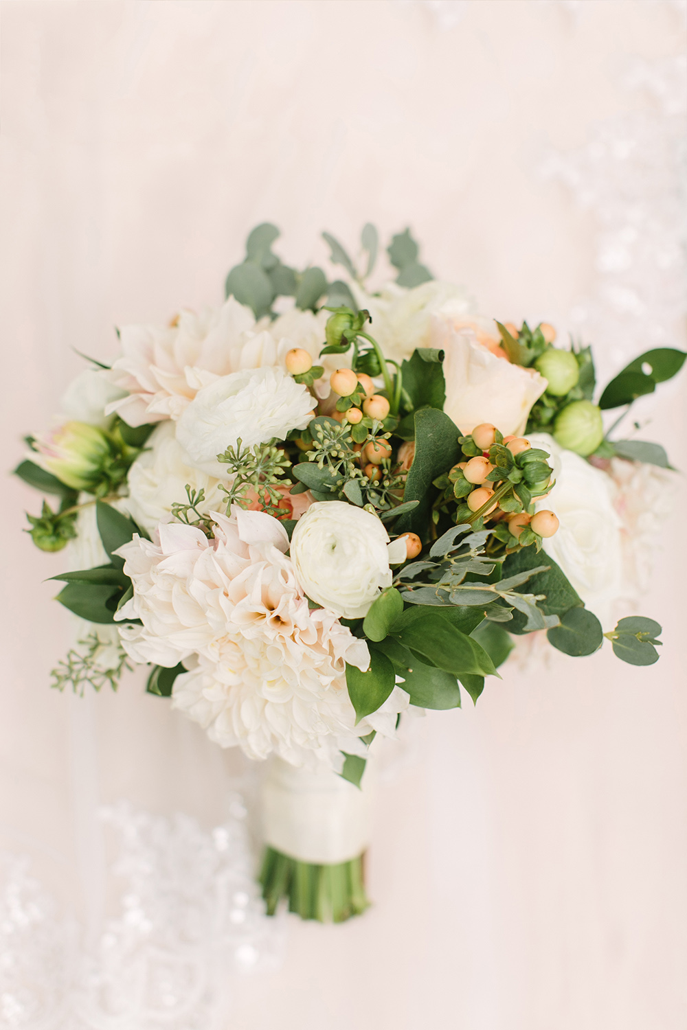 bouquet - wedding - peach - white - eucalyptus - dream bouquet 