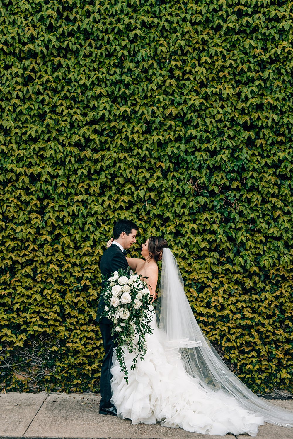 outdoor ceremony venue, houston, the gallery, ivy wall, gorgeous, wedding photos, green