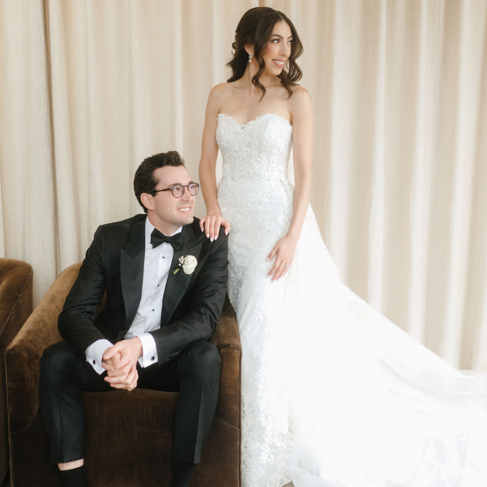 Real Wedding: Ali + Alex :: Truvelle Bride with Modern + Romantic Wedding  Details｜a\u0026bé bridal shop, image size:1000x1000