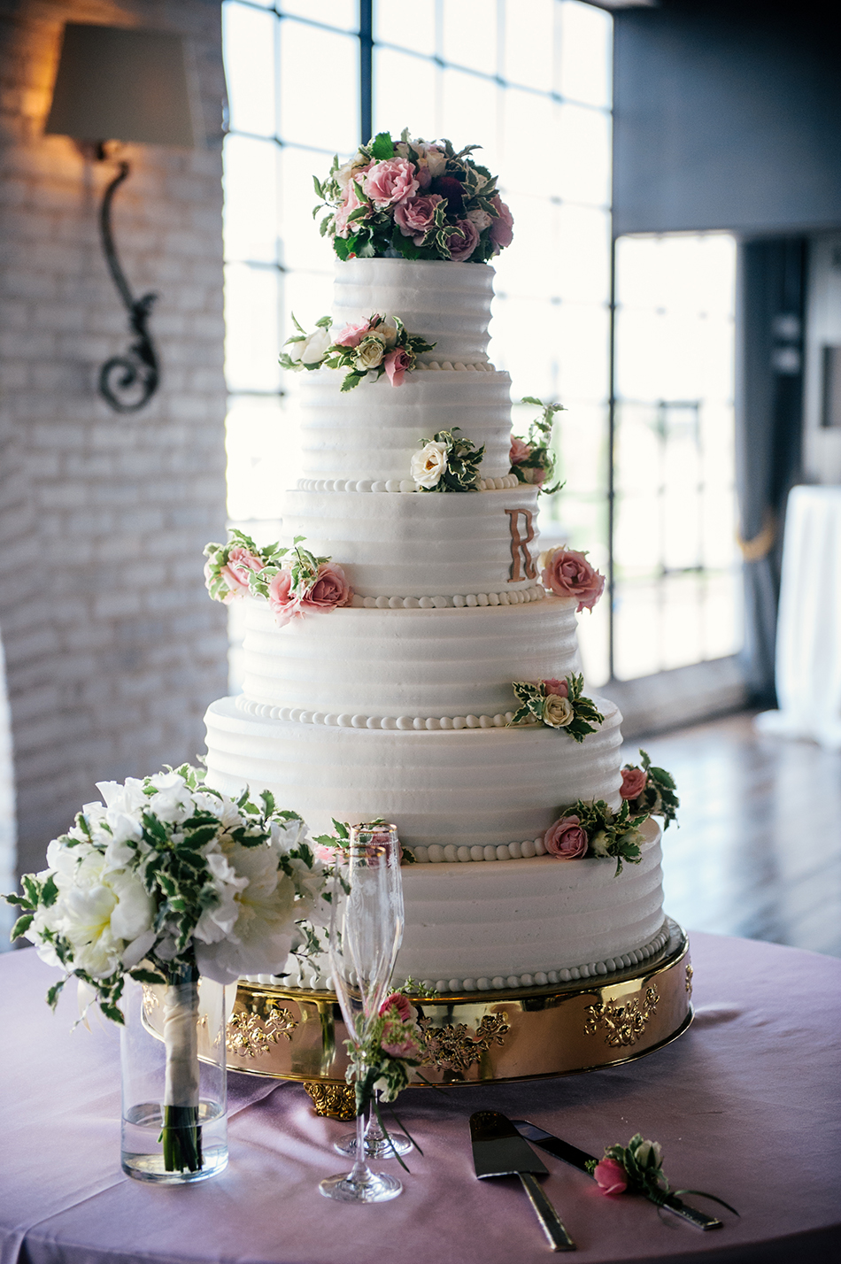 houston, The Astorian, downtown, local wedding venues, floral canopy, rooftop, loft, pink, blush, ro