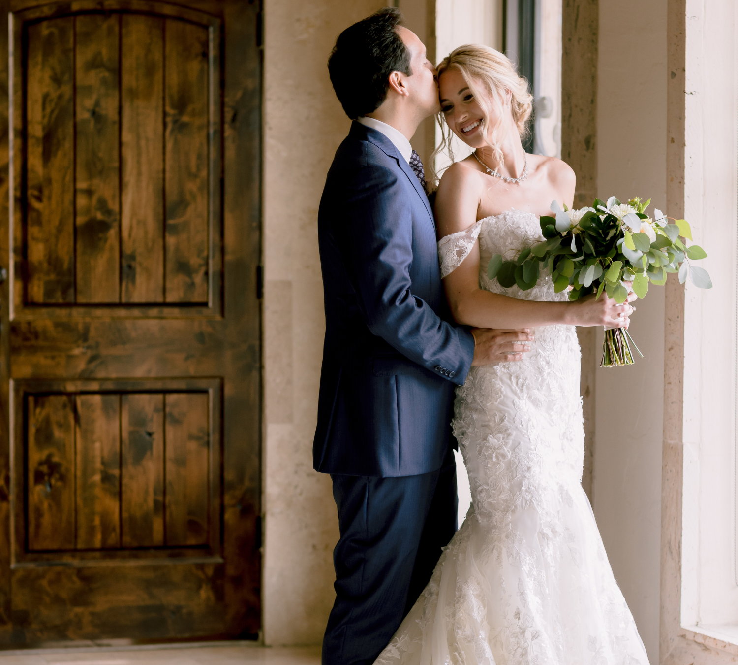 https://www.weddingsinhouston.com/blog/two-medical-pros-have-an-enchanting-greenery-filled-wedding/#