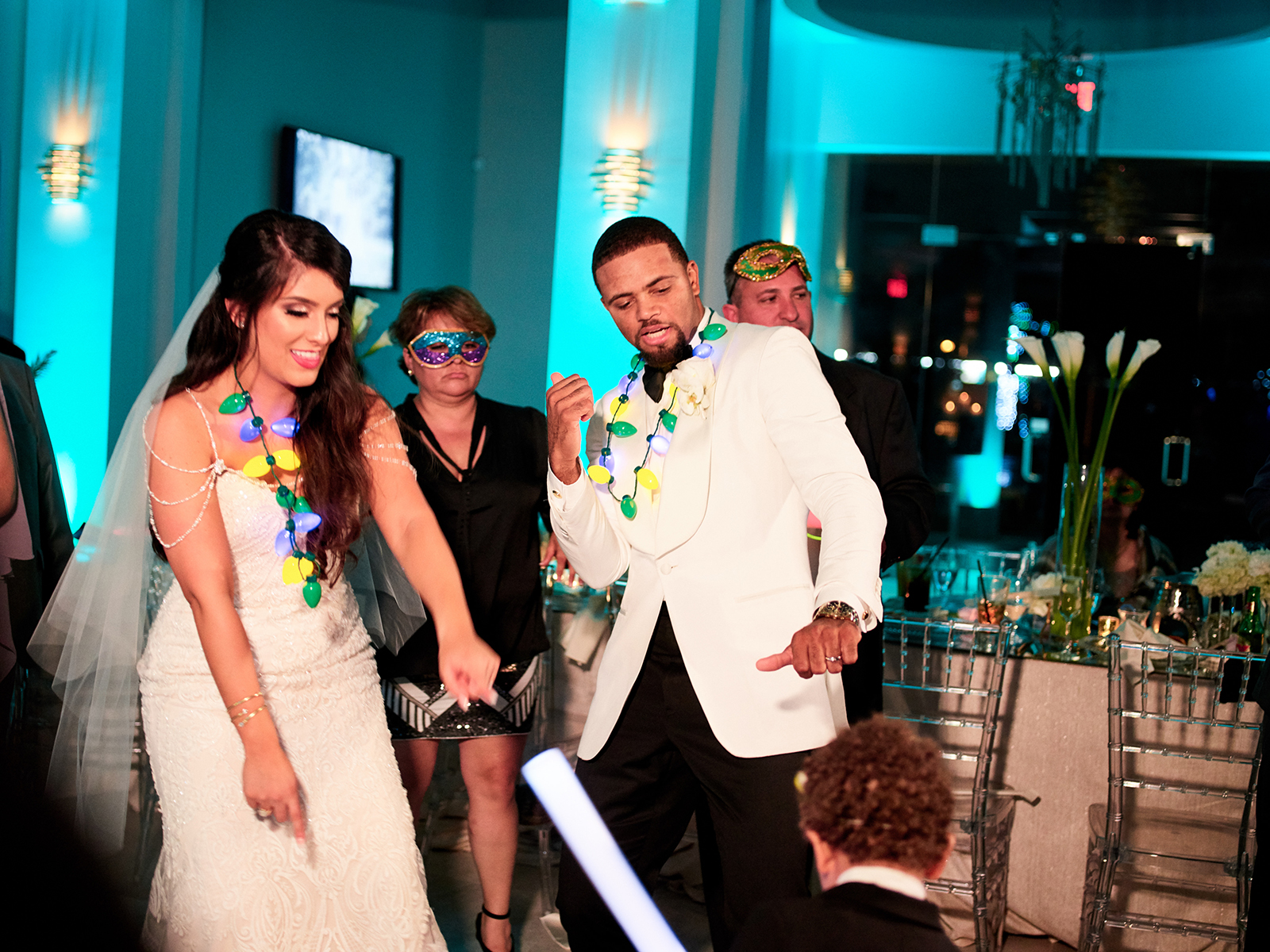 wedding entertainment - dancing - glow sticks 