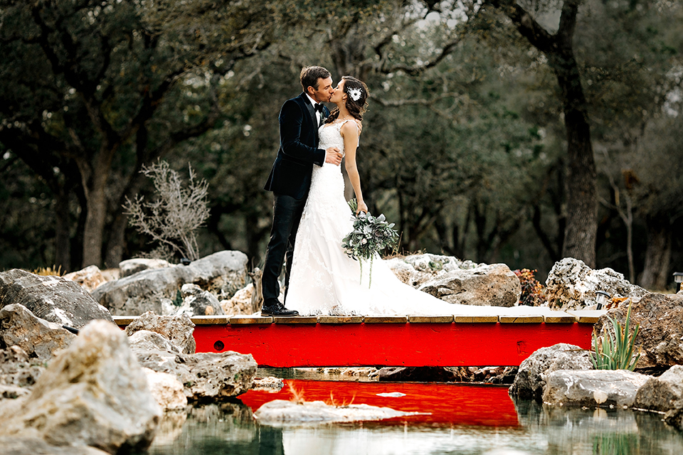 texas wedding, destination, ranch, country, rustic, winter, gray, blue, white, barn reception, eagle
