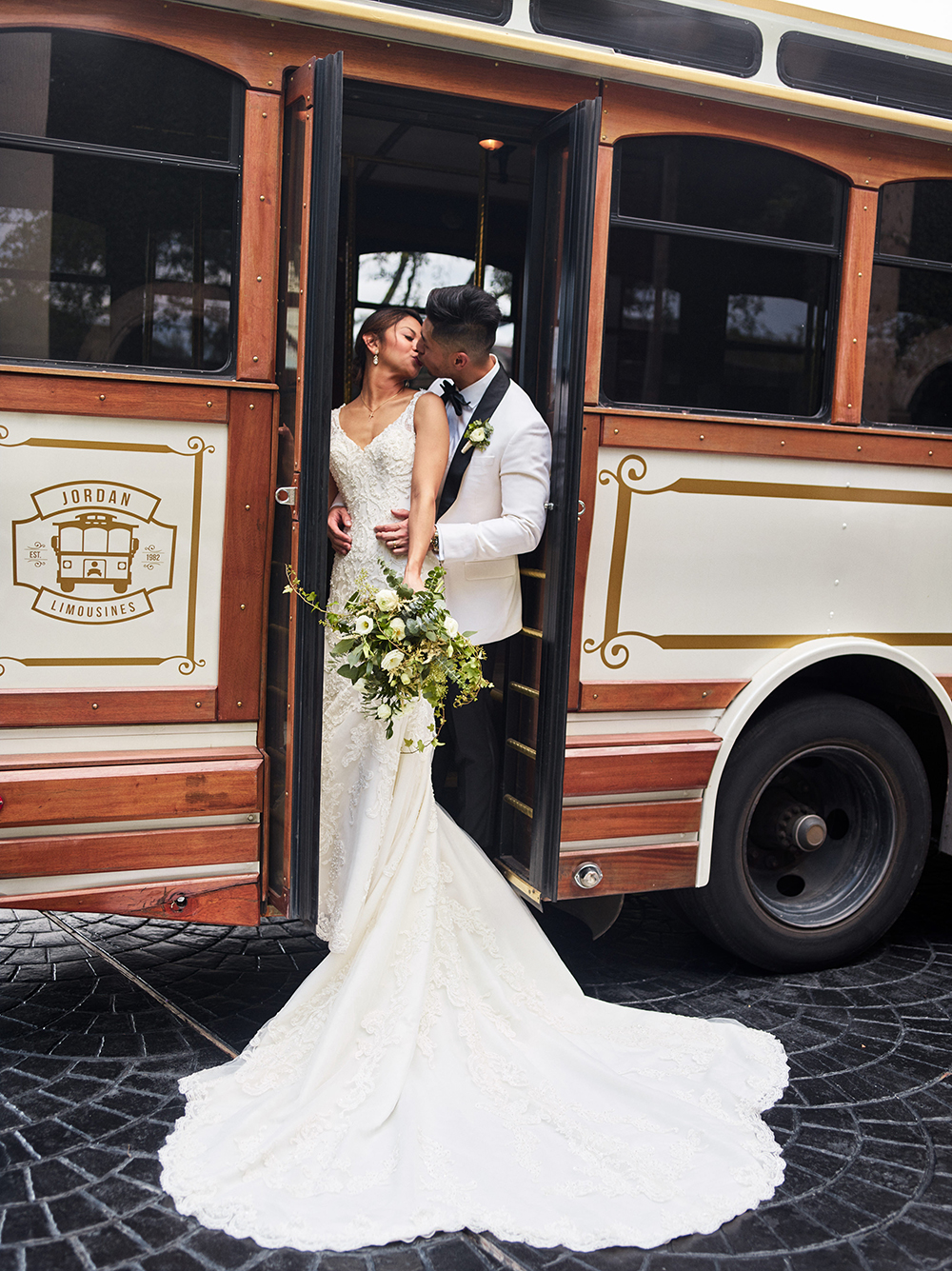 jordan limosuines - trolley photography at houston wedding