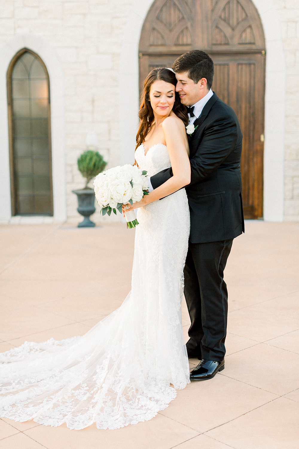 ashton gardens - houston wedding venue - couple photography