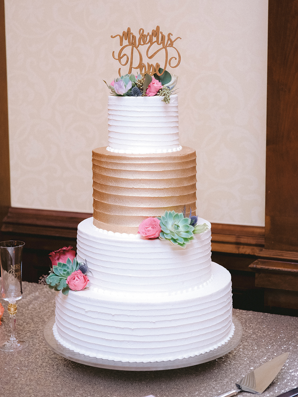 beautiful wedding cake - Susie's cakes