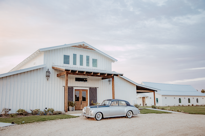 Barn Wedding Venues - Rustic Wedding - Country - Photo: Cecilly Elaine Photography